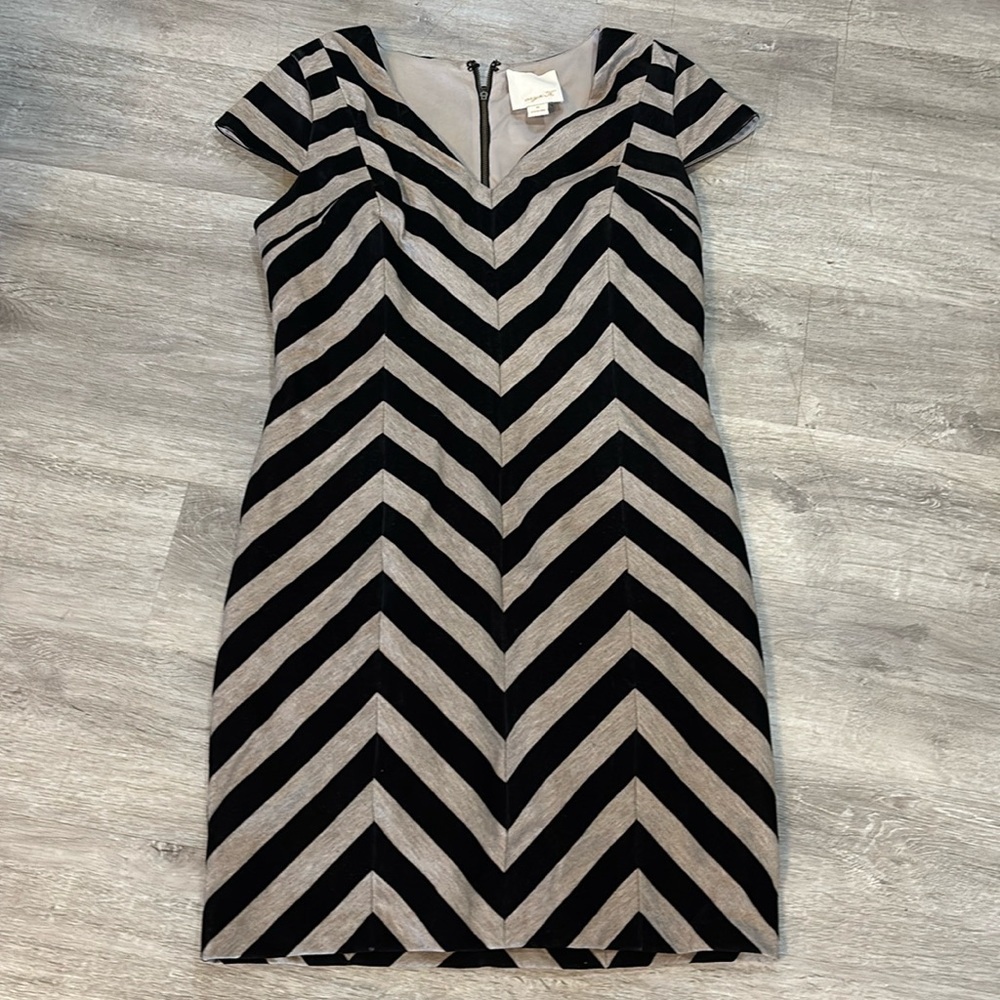 Aryn K Black Velvet and Grey Sheath Chevron Dress with V-neck Sz M